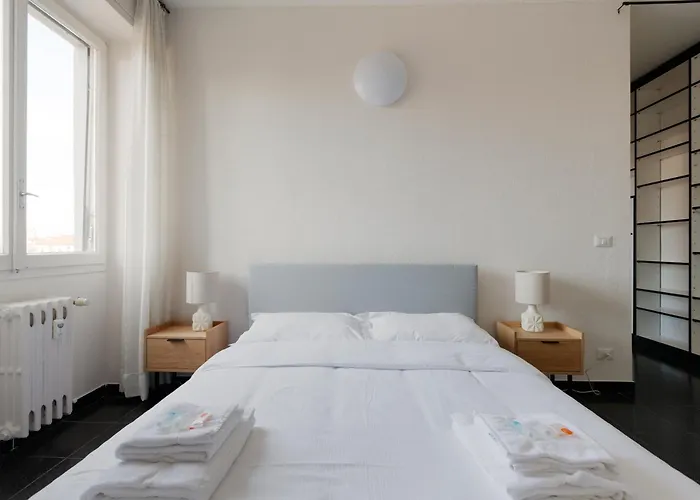 Corvetto M3 - Comfy Apt. With Balcony!