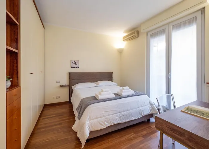 Flat In Center With Terrace, Near Garibaldi Fs