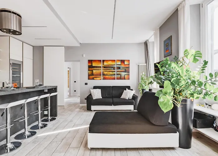 Elegant Apartment In Milan Center