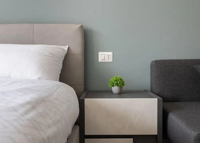 Duomo Home - 6 Stops From Duomo, 5Min From Central Station, Ac, Netflix,