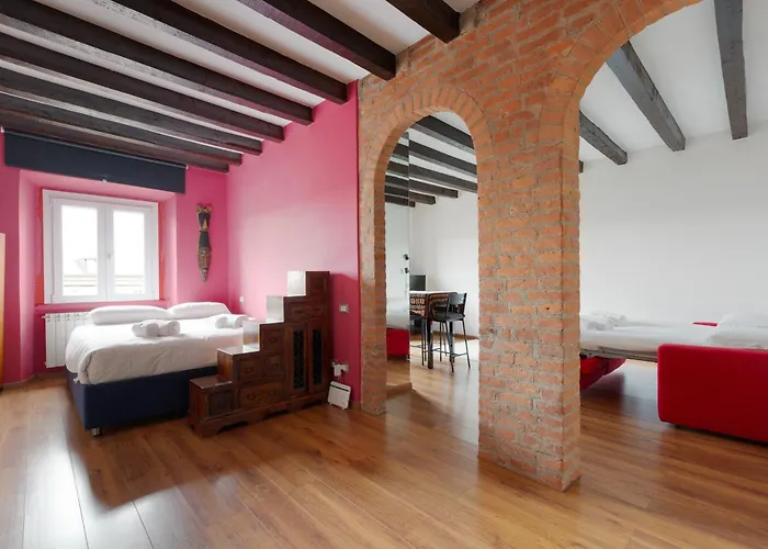 Colonne Di San Lorenzo - Colorful Apartment!