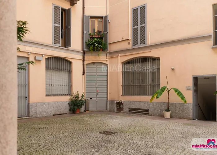 Looking 4 Central Station Close To Milano City Center