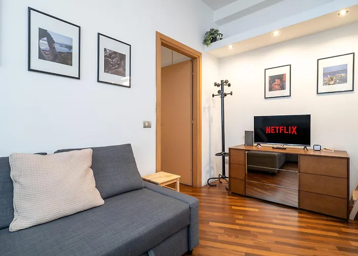 Cozy Apartment Near Milano Centrale - 4 Guests