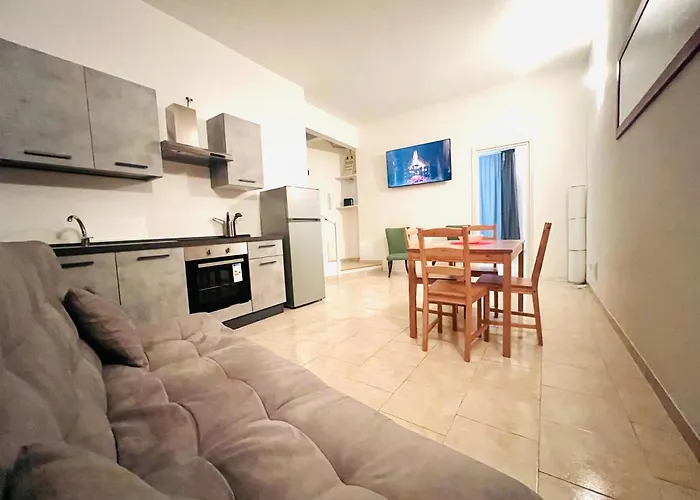 Milan Apartment For 6 Peaple Close To The Red Metro