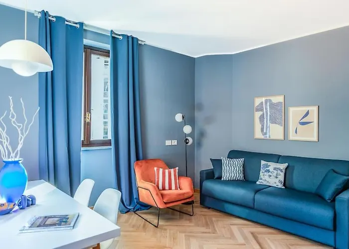 Tres Chic In The Heart Of Milan