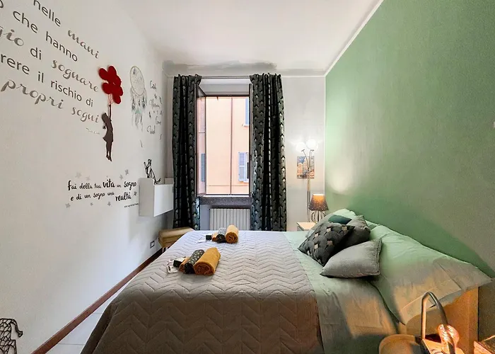 Elegant Three-Room Apartment In Porta Romana