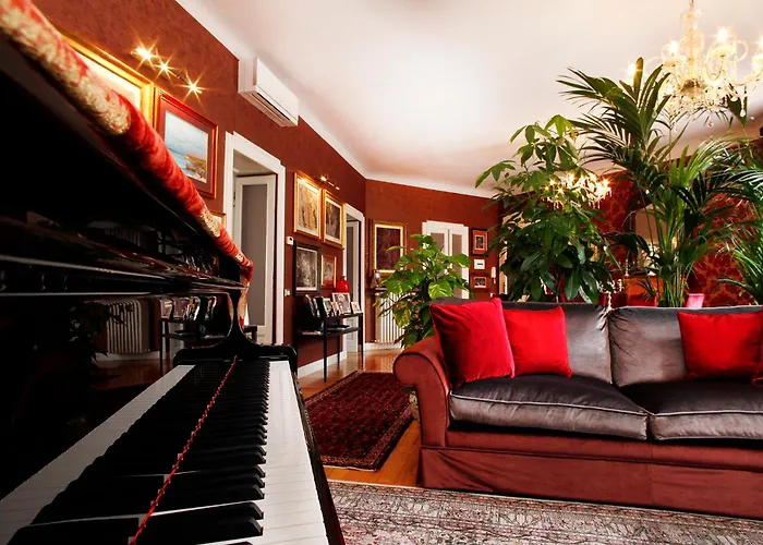 Luxury Room In Central Art Nouveau Building Next To Metro Station
