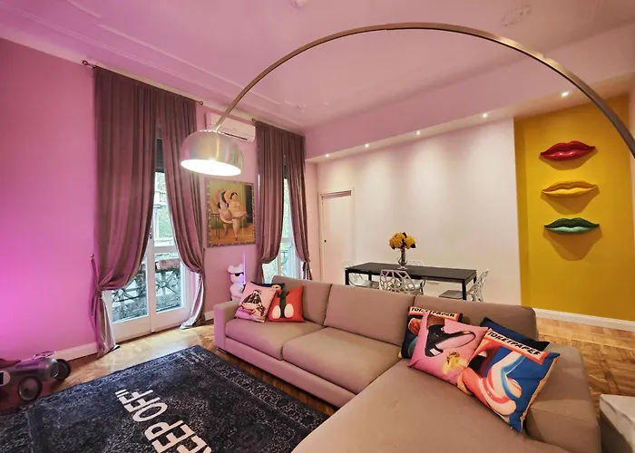 9 Guests Apartments, 4 Bedrooms, 4 Baths In Milano Downtown With Ac, Wifi And Subway M1 M2 Airport Connected