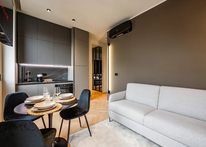 Luxury Suite With View Steps From The Duomo