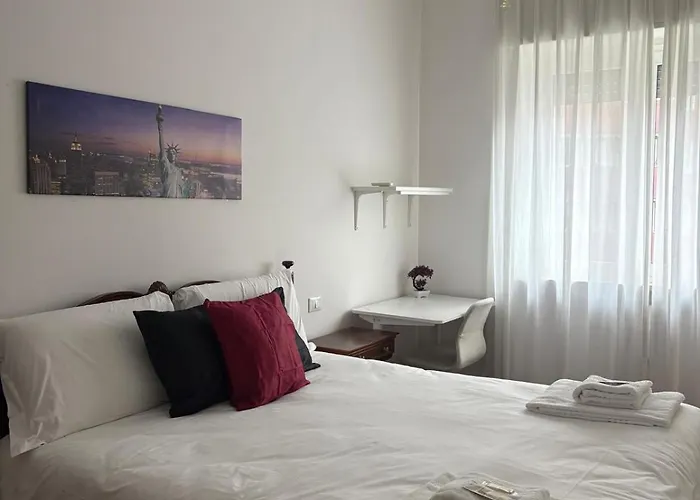 Bocconi - Porta Romana 4 Camere Da Letto Con 2 Bagni Privati