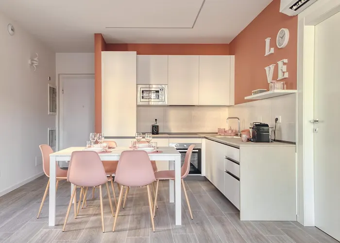 Pink Suite In Financial District 4 Pax