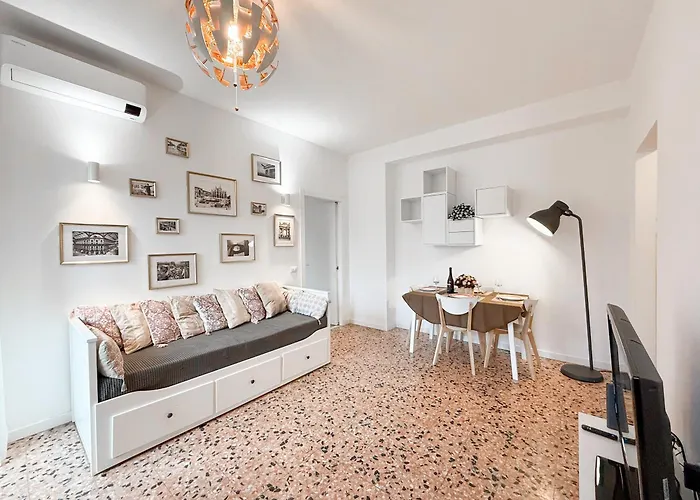 Free Park, 100M From San Siro, Derby Two-Room Apartment