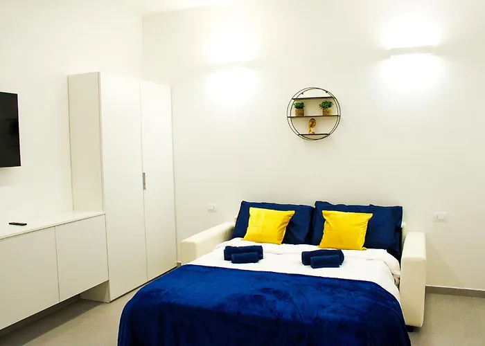 Modern & Bright Apartment Near Porta Garibaldi
