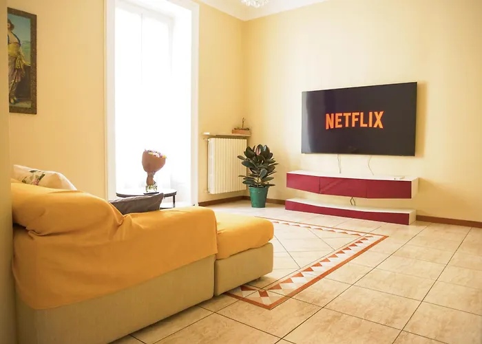 Wonderful Downtown Apartment-Hd Netflix, King-Size Bed, Two Minutes\' Walk From Metro