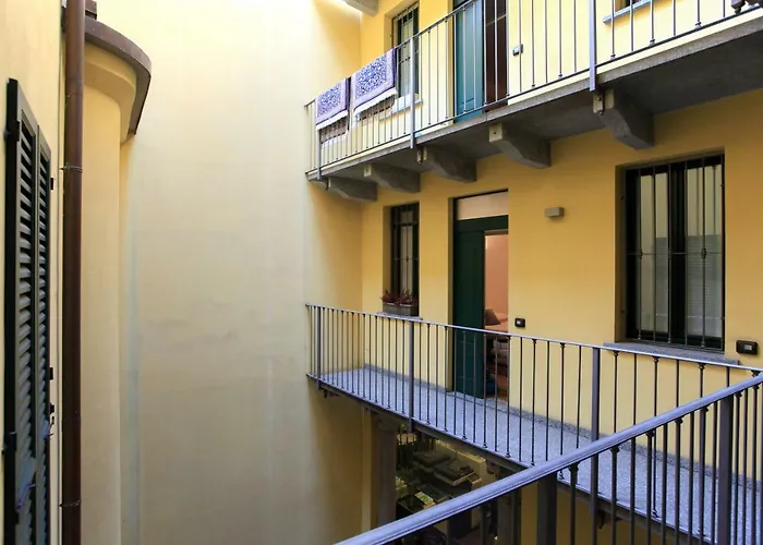 Hozyhome - Lovely Flat In Via Madonnina 23