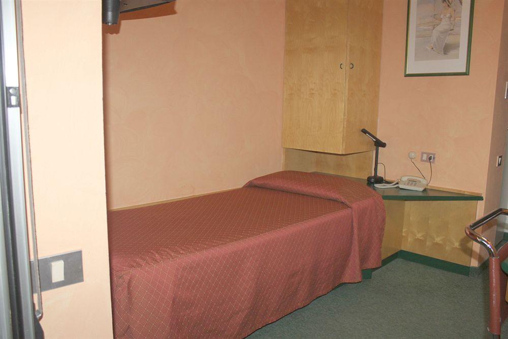 Hotel Ginosi Arizona 3*