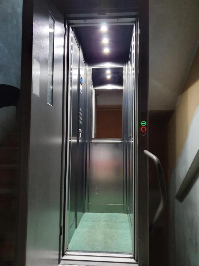 34 Via Giulio Carcano * Milano