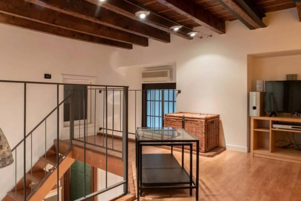 Architecture And Comfort In * Milano