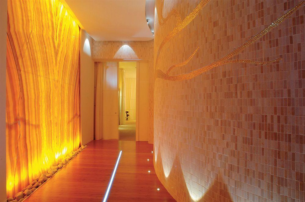 Baglioni Carlton - The Leading Of The World