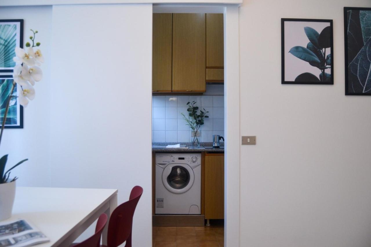 Joivy Lovely For 4 Next To Bus And Metro Station Appartement Milaan