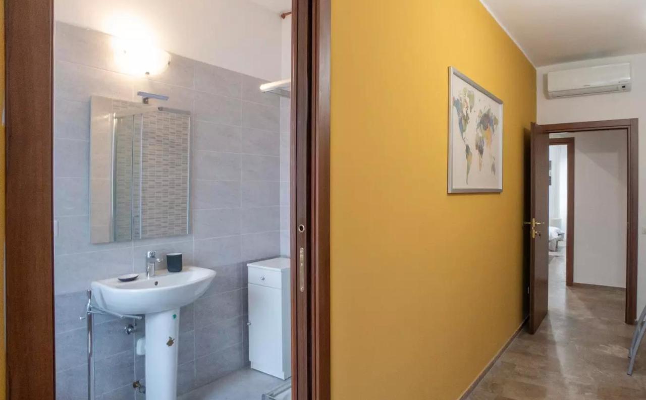 Cozy And Modern In Corvetto Milano