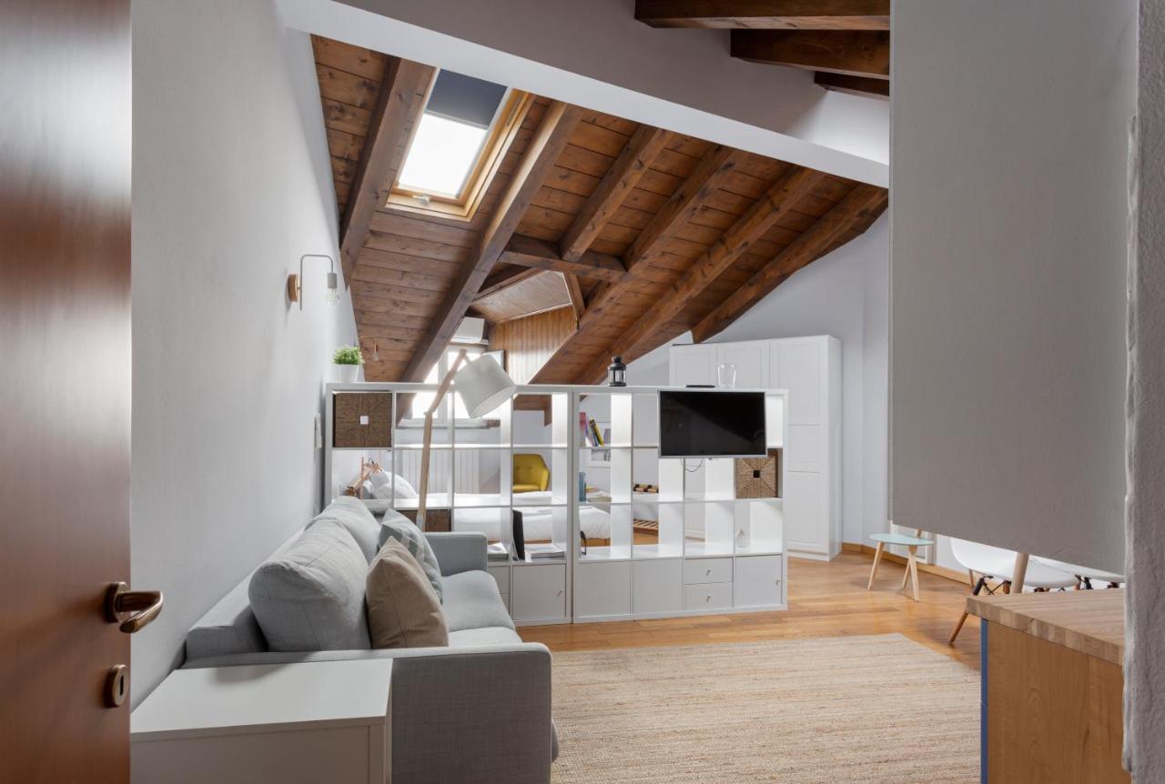 Chic Loft Living In Via Farini Milano