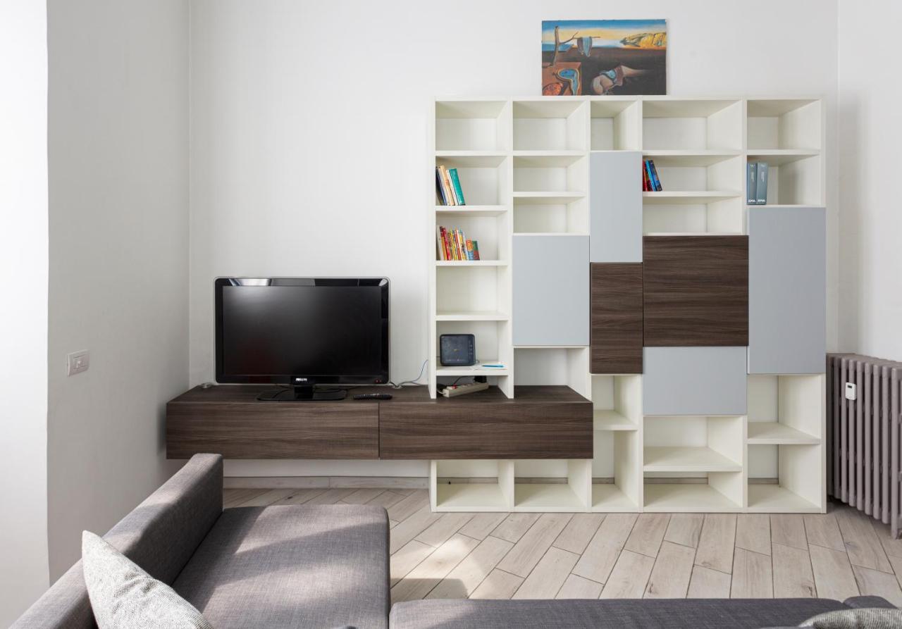 Spacious Retreat Steps From Lambrate Metro- Via Pacini Milan