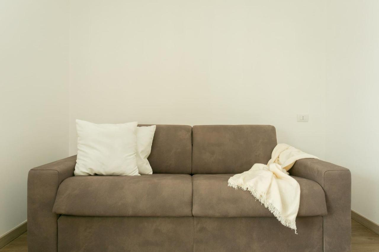 The Rent - Modern Close To Dergano *