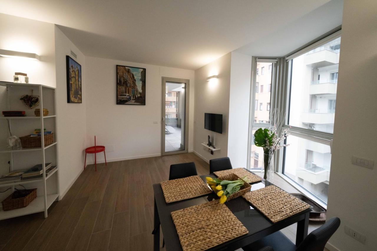 Amazing Brand New 2 Upper Scale With Gym Close To Metro Apartment