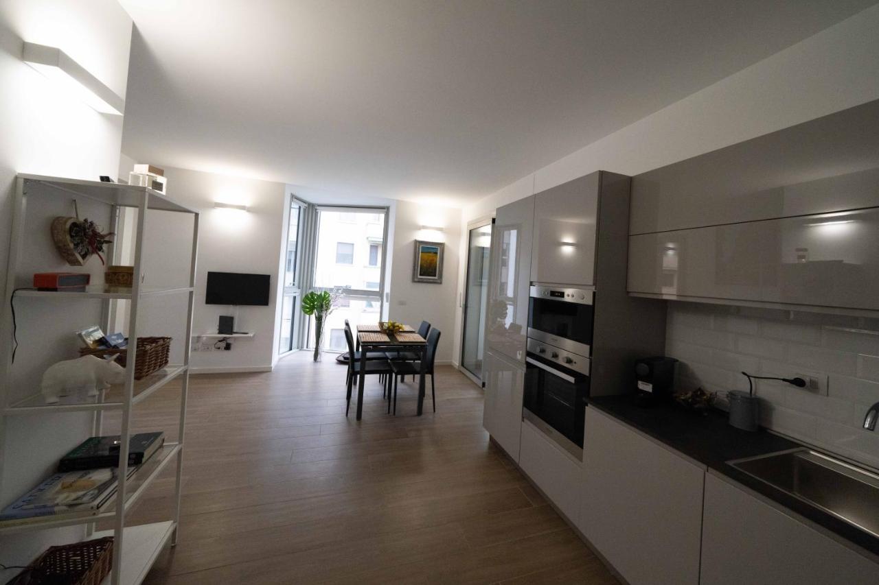 Amazing Brand New 2 Upper Scale With Gym Close To Metro Mailand