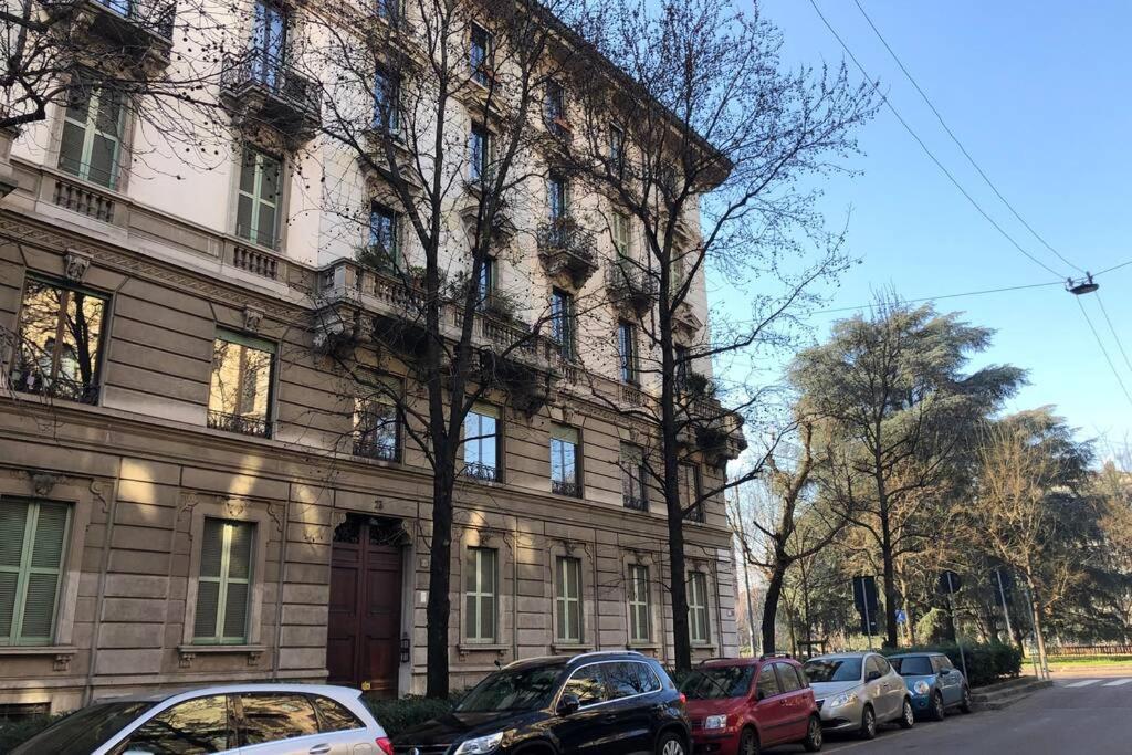 Lejlighed Casa Alberto Da Giussano, Elegante Bilocale In Centro Con Balcone Sul Parco Milano