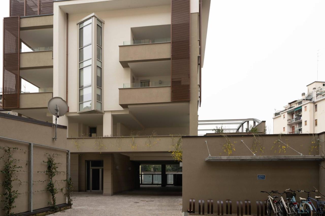 Amazing Brand New 2 Upper Scale With Gym Close To Metro Apartment