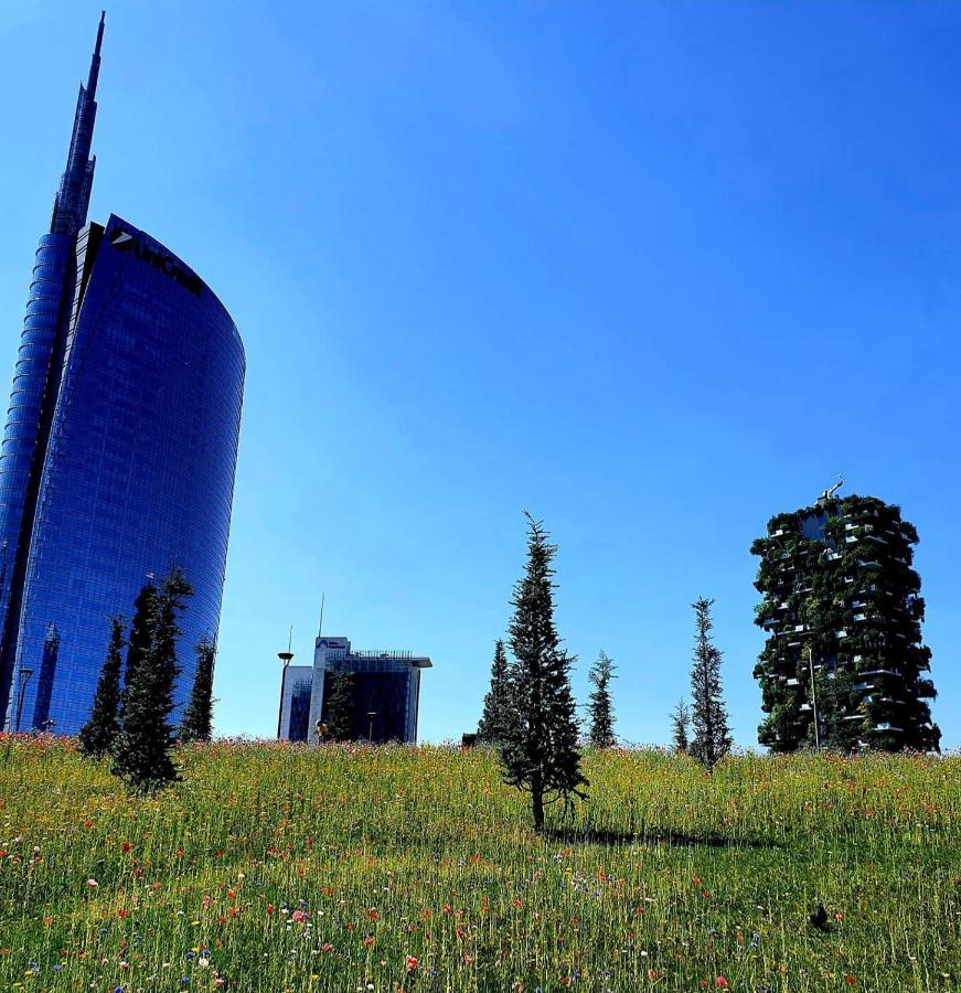 S. Ambrogio Square * Milaan