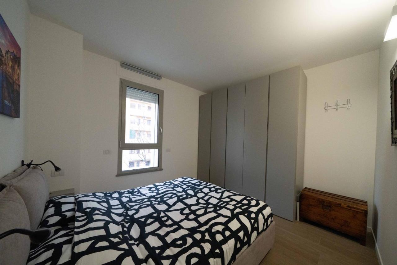Amazing Brand New 2 Upper Scale With Gym Close To Metro Mailand