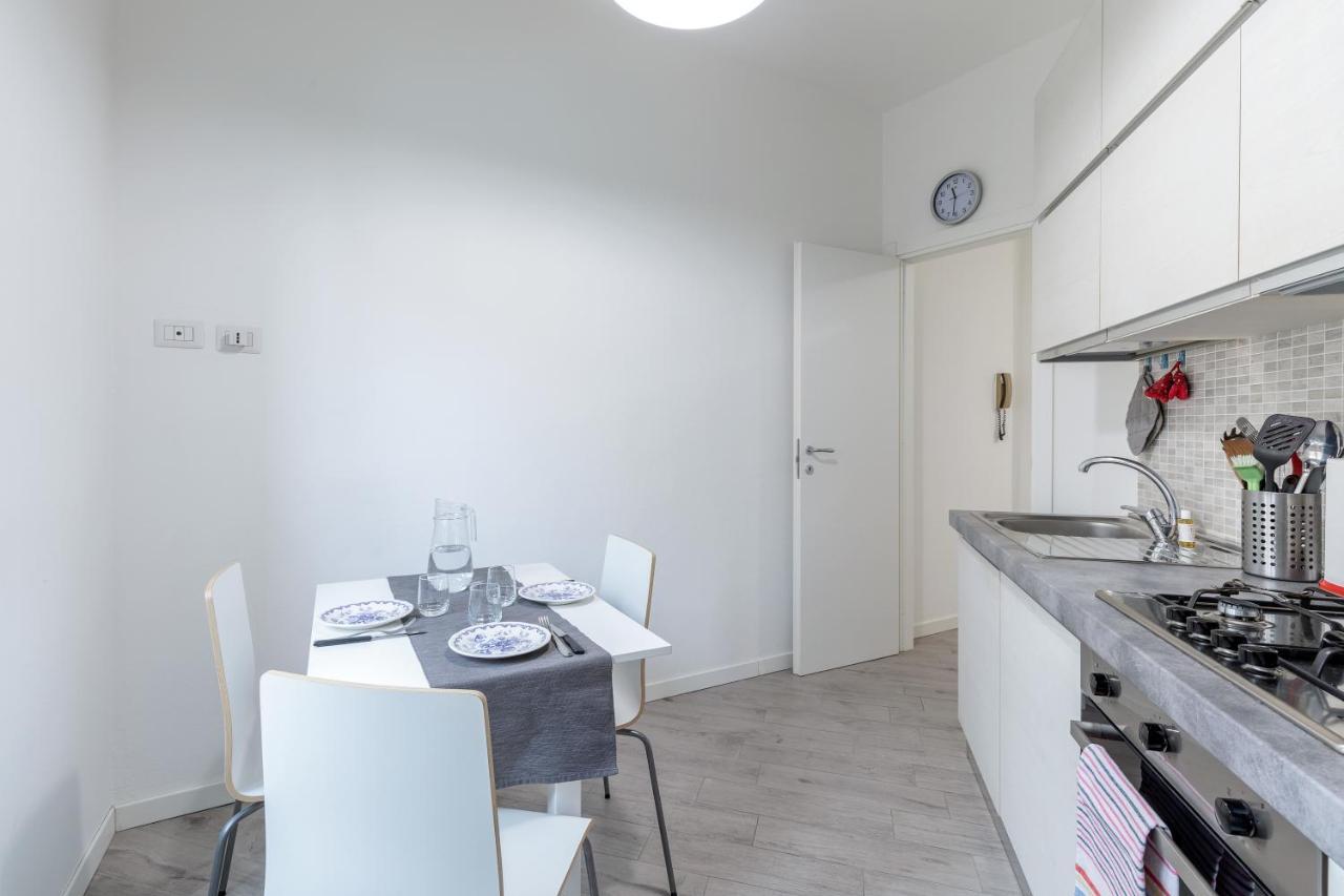 Piazza De Angeli M1 Comfortable Flat With Balcony Lejlighed