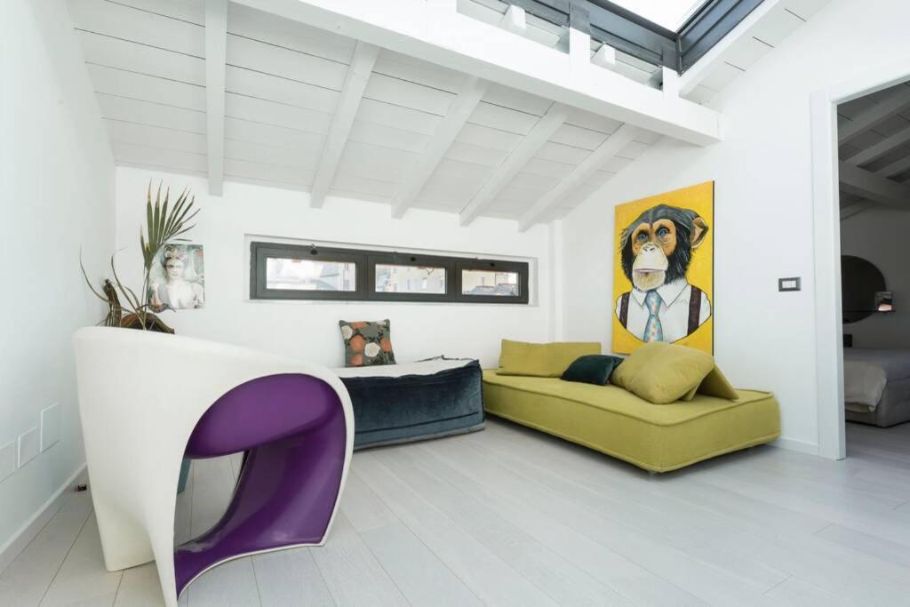 Lejlighed Unique 4 Storey House On Naviglio 4bd, 4bt *