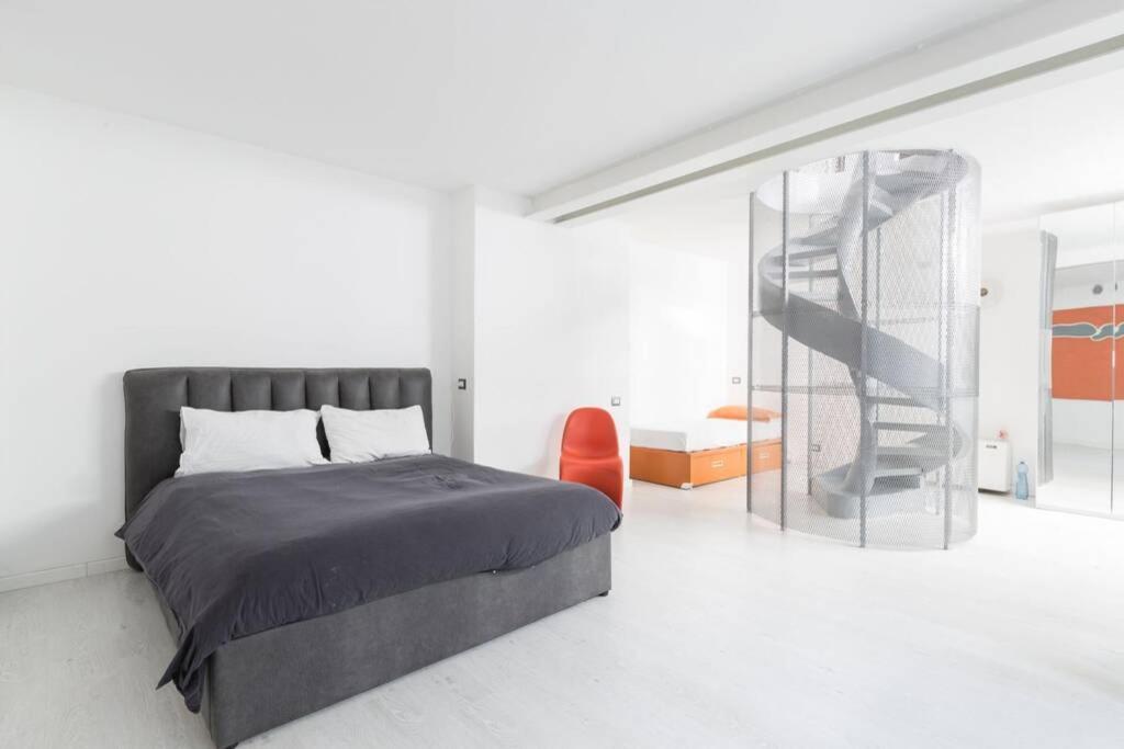 Unique 4 Storey House On Naviglio 4bd, 4bt Milano