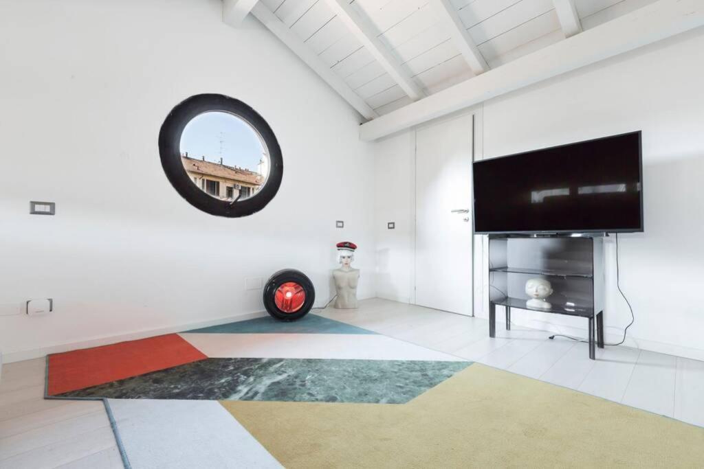 Lejlighed Unique 4 Storey House On Naviglio 4bd, 4bt