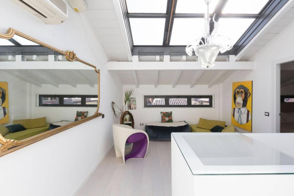 Lejlighed Unique 4 Storey House On Naviglio 4bd, 4bt *