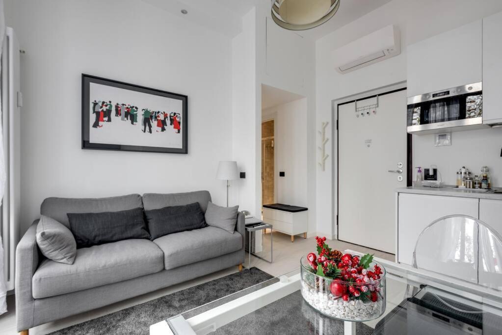Easylife - L Abbraccio Dell Affascinante P Romana *