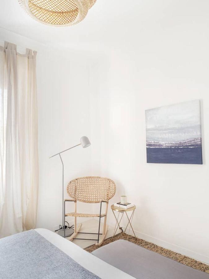 Golden Navy Design In Porta Venezia Apartment *