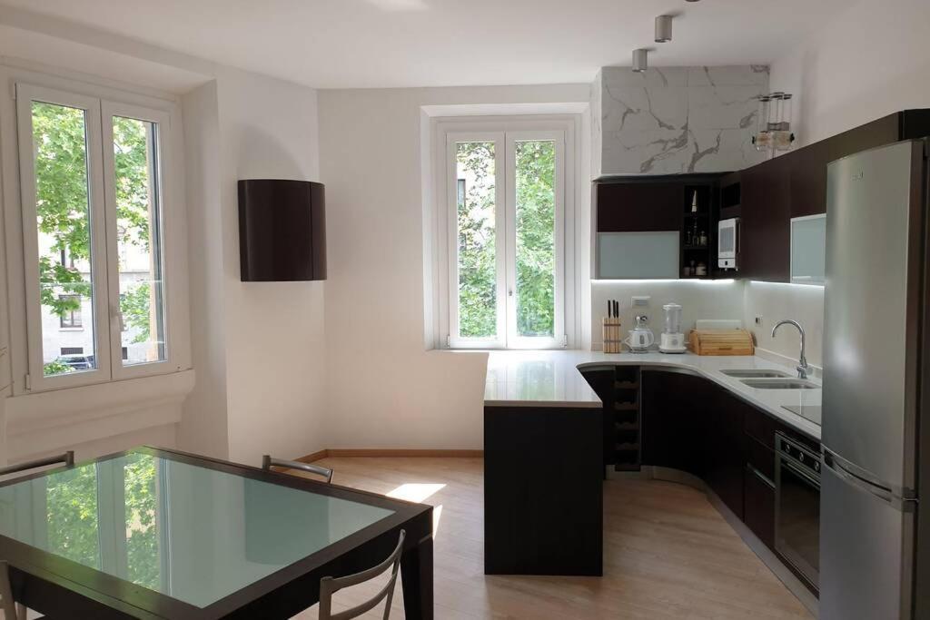 Your Lovely Home, Porta Venezia-1 Queen Bed, 3 Single Beds, 1 Sofa Bed- Apartment