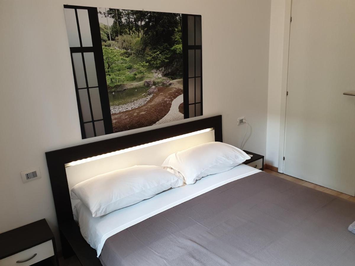 Apartment Your Lovely Home, Porta Venezia-1 Queen Bed, 3 Single Beds, 1 Sofa Bed- Mailand