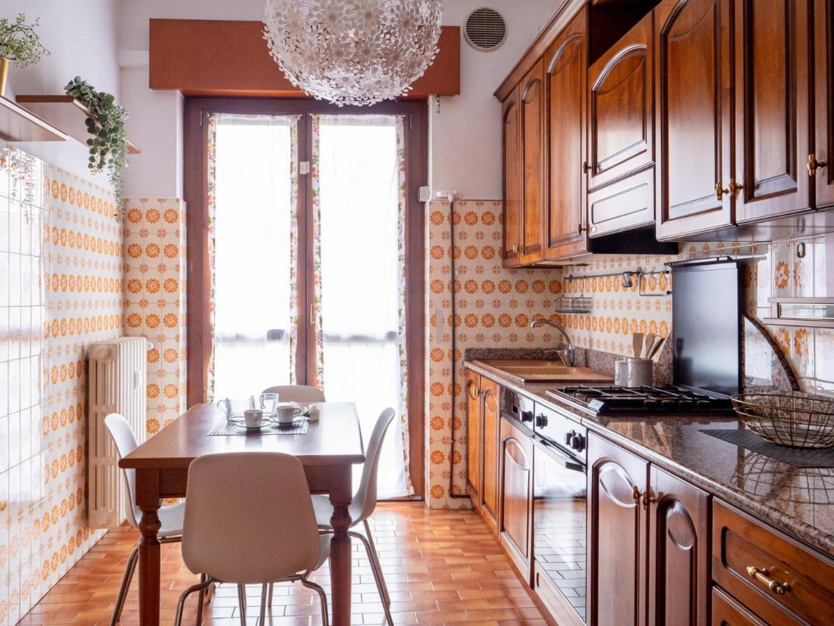 The Best Rent - Large And Bright Two-bedrooms With Balcony Apartment