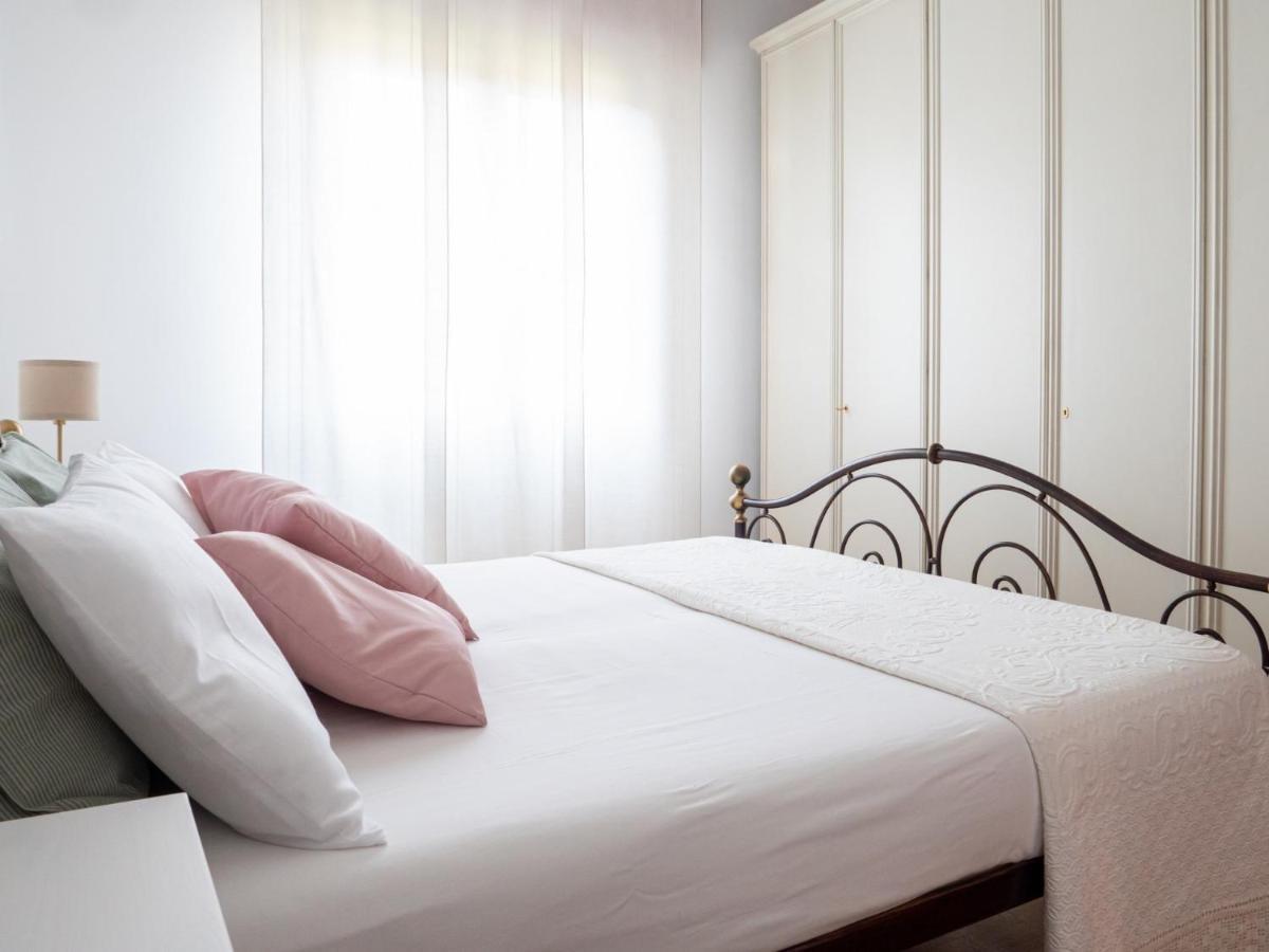 The Best Rent - Large And Bright Two-bedrooms With Balcony Apartment