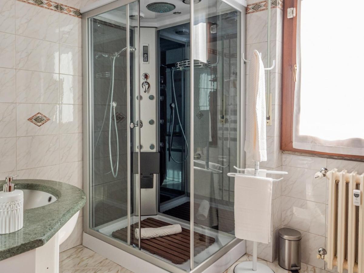 The Best Rent - Large And Bright Two-bedrooms With Balcony Apartment