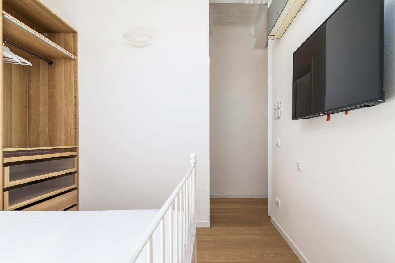 White Navigli Apartment *