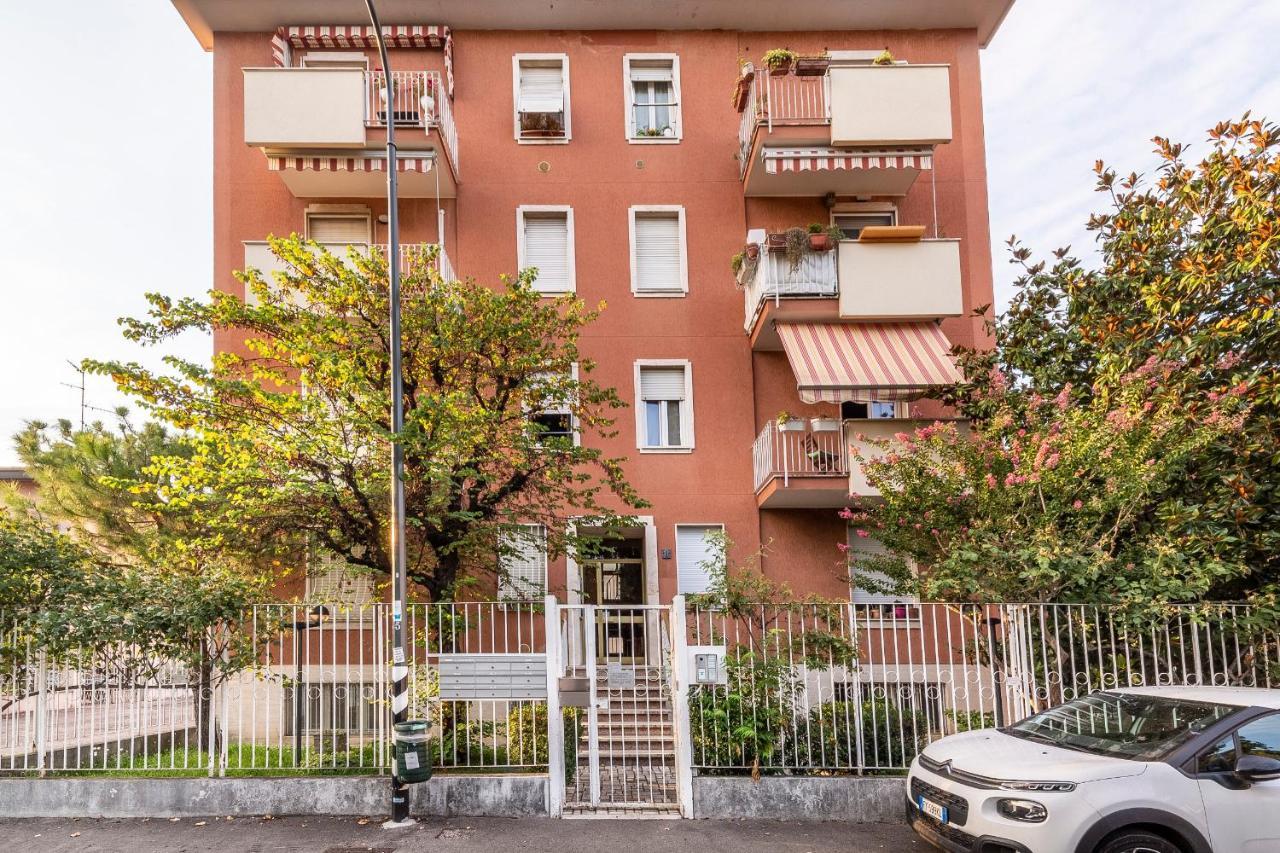 Precotto Comfortable Flat With Balcony Apartment
