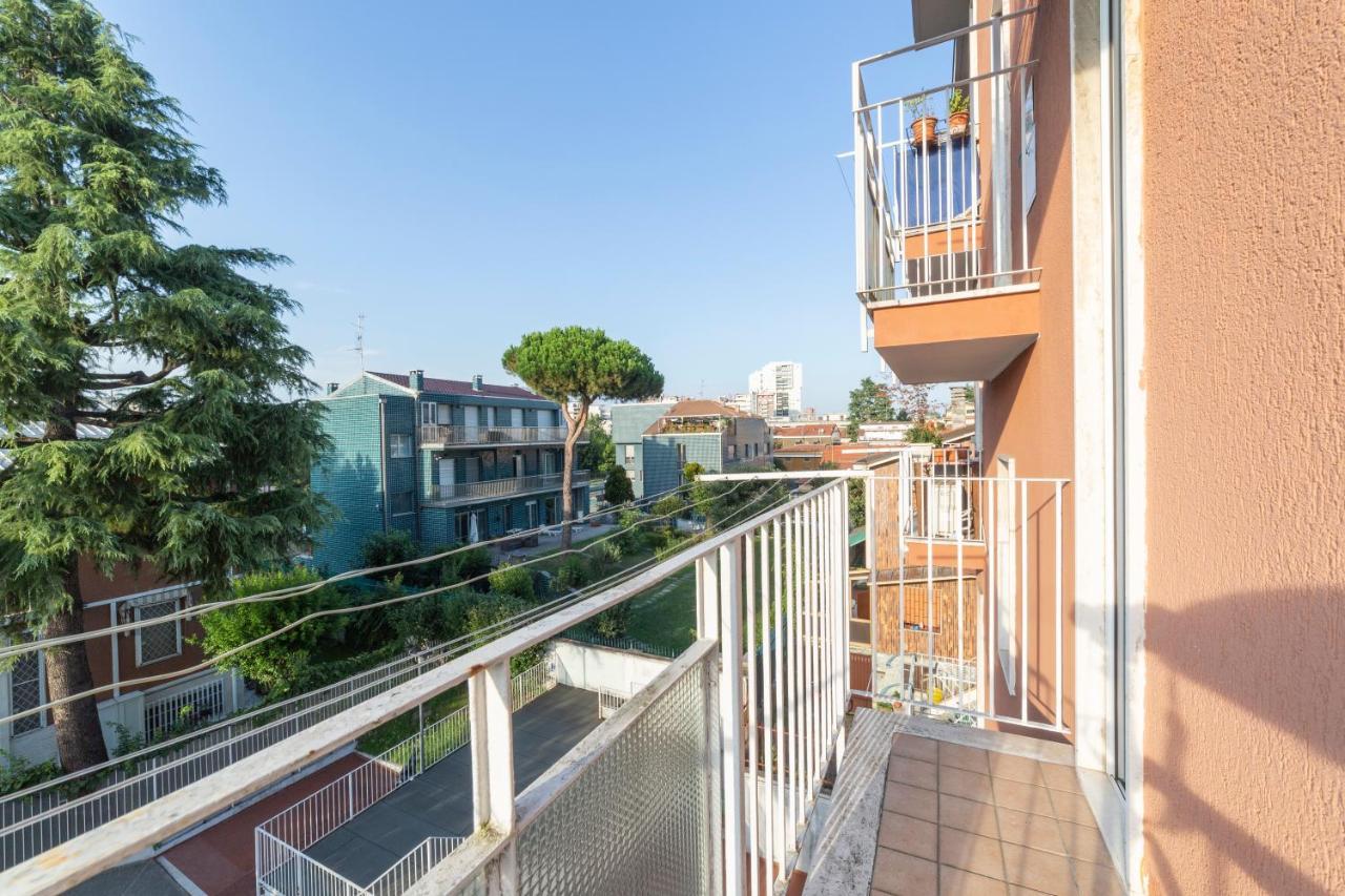 Precotto Comfortable Flat With Balcony Mailand