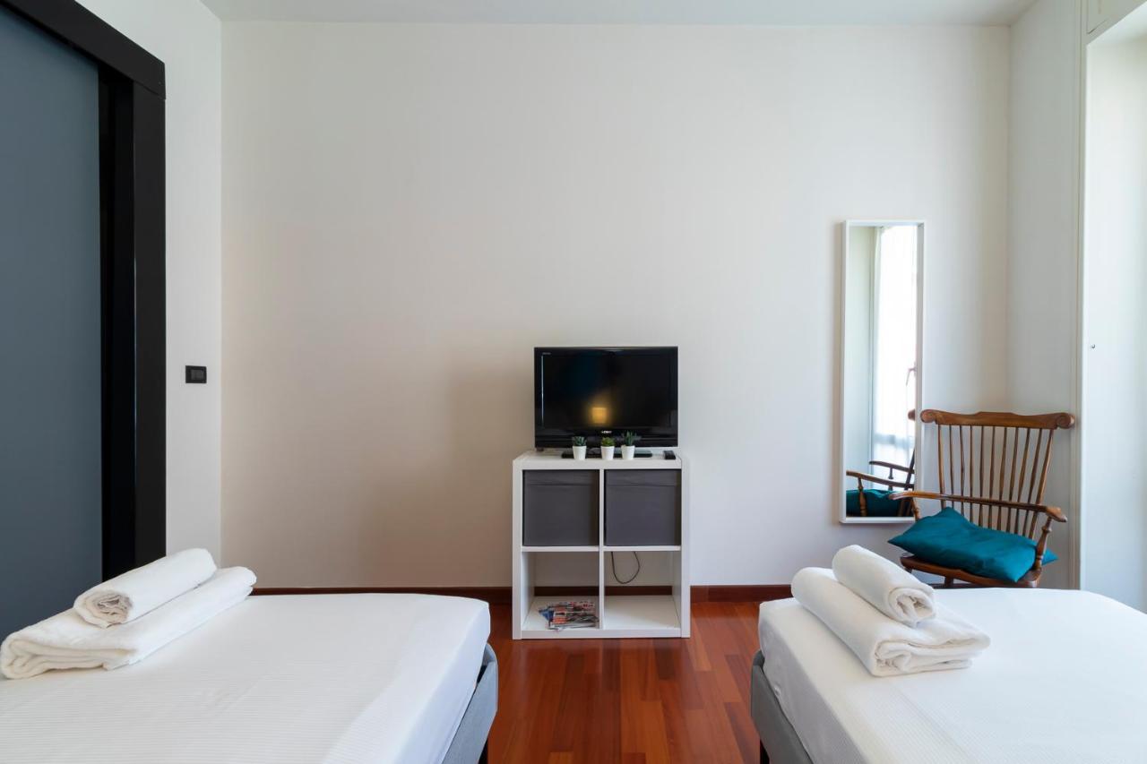 Altido Sleek Flat With Balcony, Walking Distance From Centre *